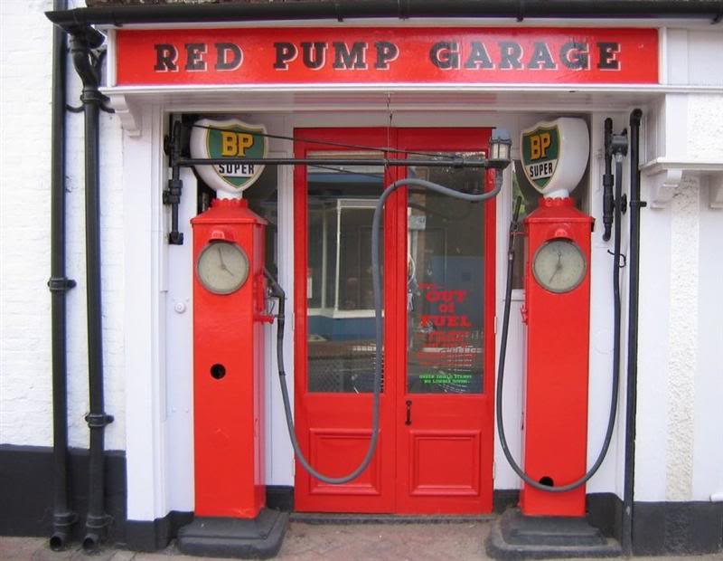 பெட்ரோல் நிலையங்கள் -அரிய புகைப்படம்  RedPumpGarageMedium