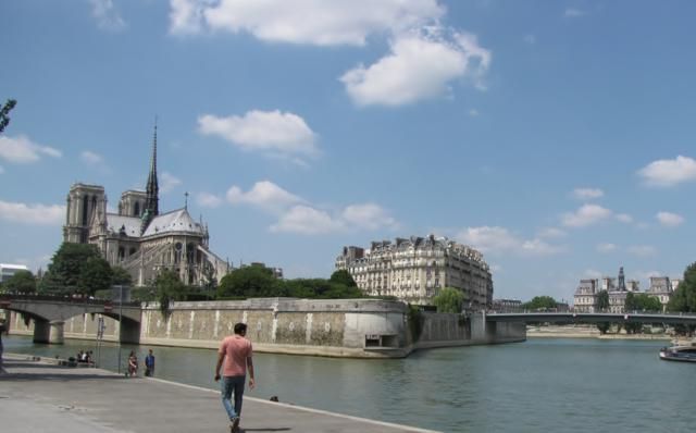 Cathédrale  Notre-Dame à  Paris  IMG_0854_640x398