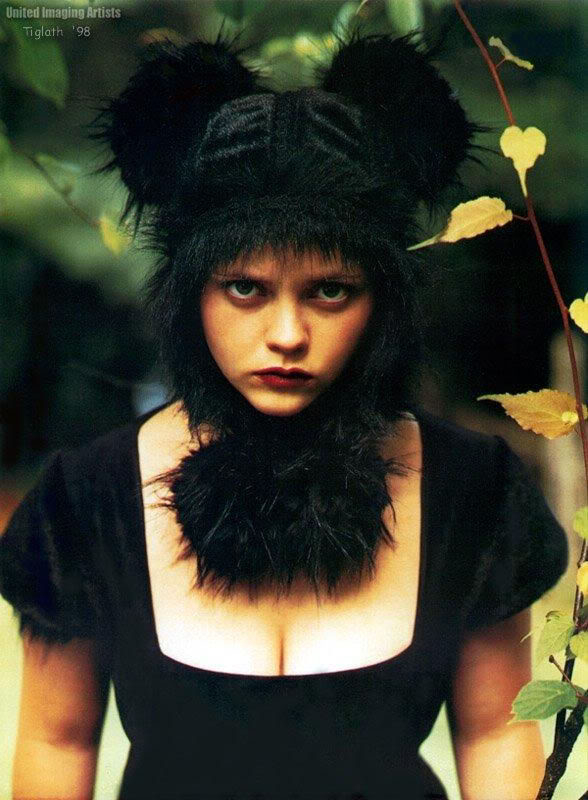 Christina Ricci - Page 2 022