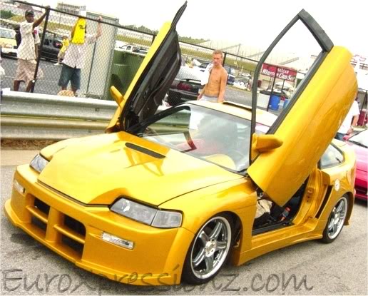 MAKINA HondaImportCrxWithDoorsThatOpenUpwa