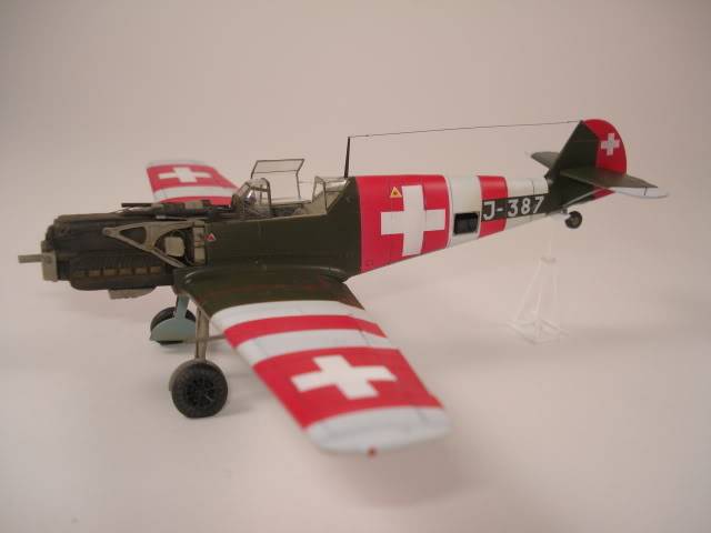 Messerschmitt BF 109E [academy] 1/72 - Suisse - Page 2 DSC05555