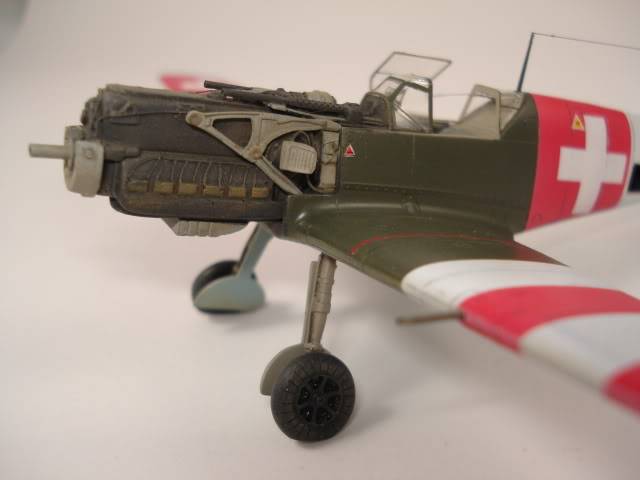 Messerschmitt BF 109E [academy] 1/72 - Suisse - Page 2 DSC05558