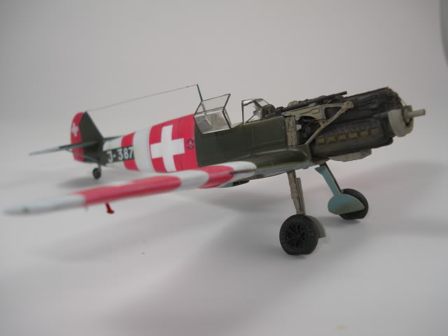 Messerschmitt BF 109E [academy] 1/72 - Suisse - Page 2 DSC05561