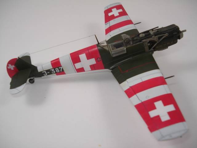 Messerschmitt BF 109E [academy] 1/72 - Suisse - Page 2 DSC05562