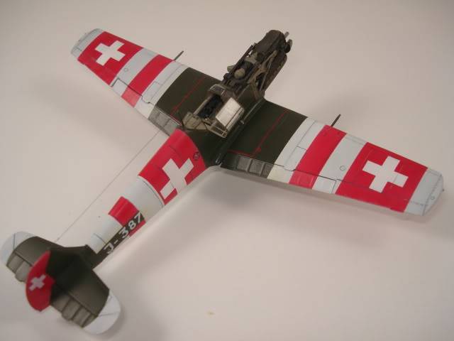 Messerschmitt BF 109E [academy] 1/72 - Suisse - Page 2 DSC05566