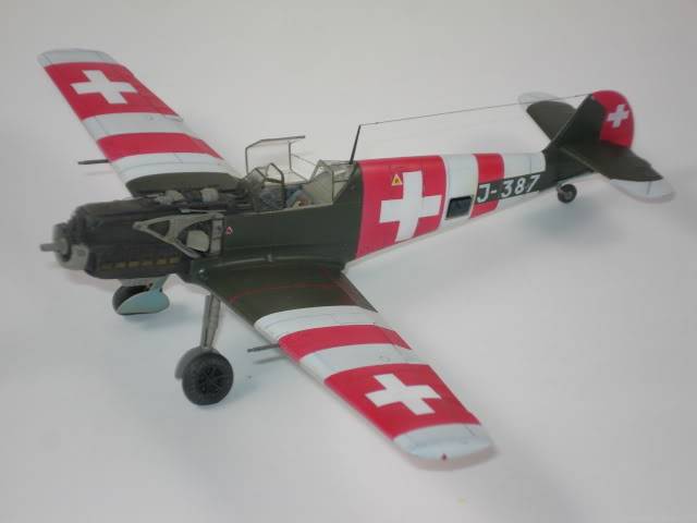 Messerschmitt BF 109E [academy] 1/72 - Suisse - Page 2 DSC05573