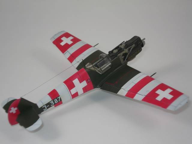 Messerschmitt BF 109E [academy] 1/72 - Suisse - Page 2 DSC05580