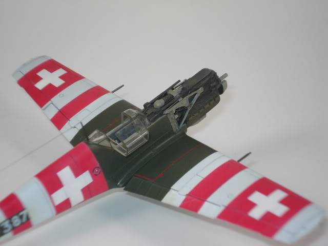 Messerschmitt BF 109E [academy] 1/72 - Suisse - Page 2 DSC05581