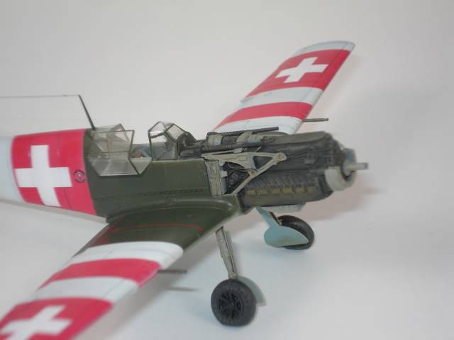 Messerschmitt BF 109E [academy] 1/72 - Suisse - Page 2 DSC05582