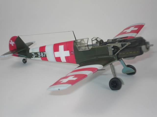 Messerschmitt BF 109E [academy] 1/72 - Suisse - Page 2 DSC05584