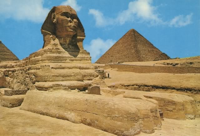 Secretele Egiptului antic si ale piramidelor dezvaluite de "sus" Giza_Sphinx_Kheops