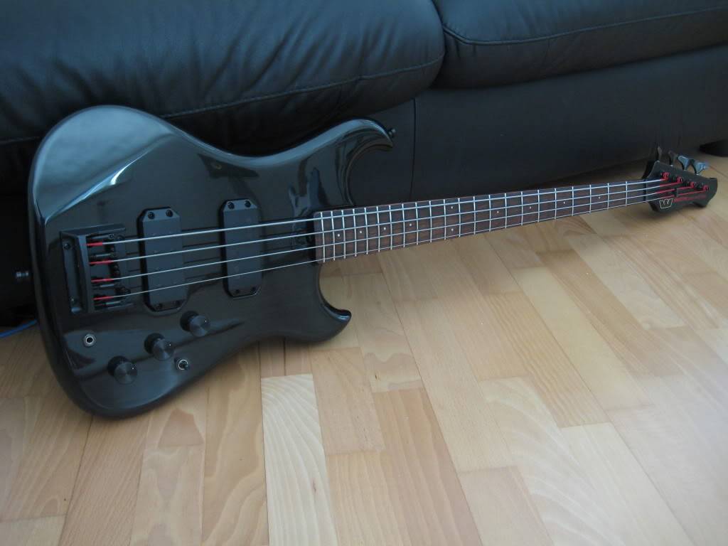 Westone Thunder IIIA fretted Bass, with Magnabass humbuckers (top condition only please). IMG_1499