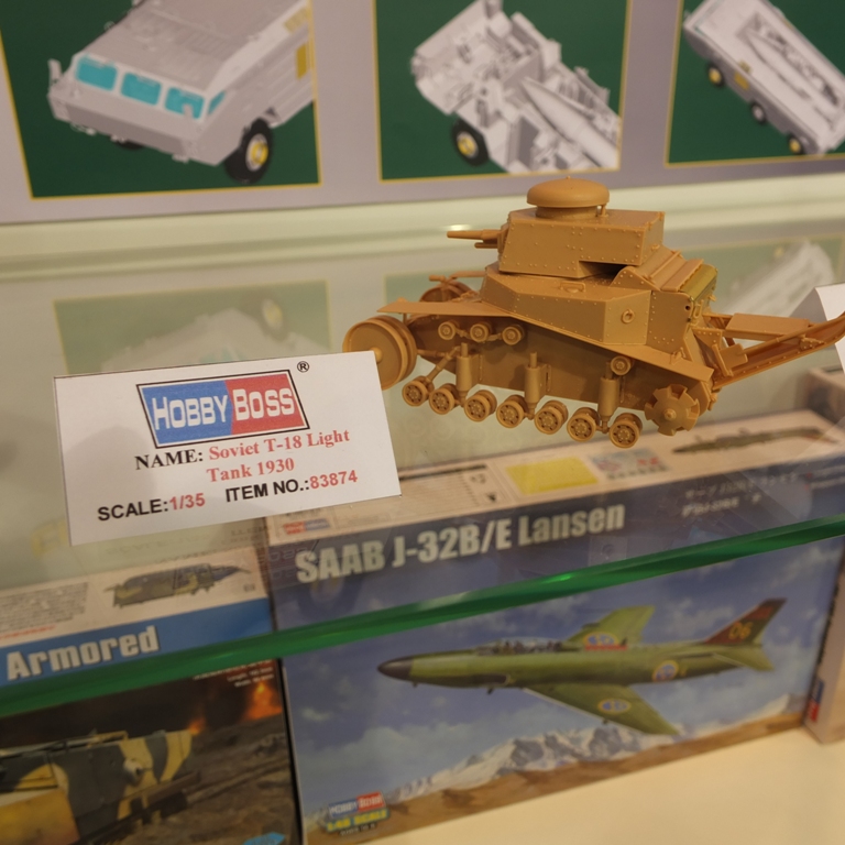 Nouveautés Hobby-Boss. - Page 5 HOBBY-BOSS%20Ref%2083874%20soviet%20T-18%20light%20tank%201930%2001_zpsvgenddxt