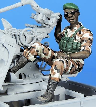 Nouveautés  KITS MAQUETTES TANK KMT%20Ref%20KMT35006F%20soldat%20africain%20reacutegulier%20ou%20rebelle%202%20tecirctes%2001_zps46rt0hb3