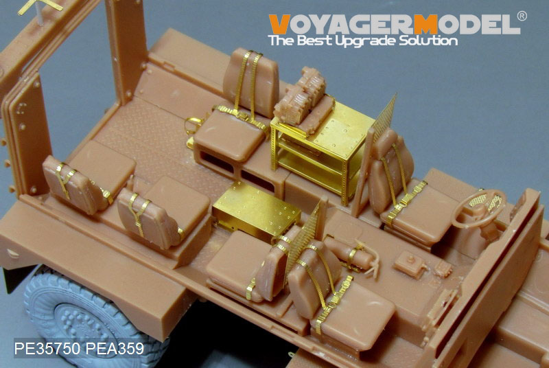 Nouveautés Voyager Model. - Page 2 VOYAGER%20Ref%20PE35750%20modern%20US%20COUGAR%204X4%20MRAP%20pour%20le%20kit%20Panda-Hobby%20Ref%20PH35003%2005_zps4wsji5kd