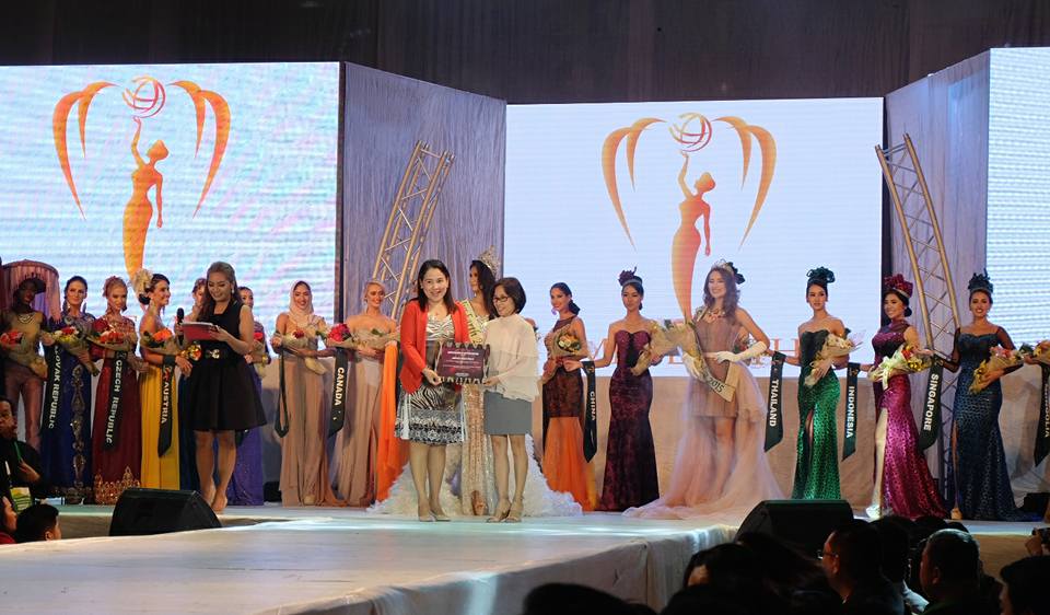 MISS EARTH 2016 @ OFFICIAL COVERAGE - Live Stream  - Page 7 14708264_10154015739166009_480657239517965354_n_zpsqthyrgo8