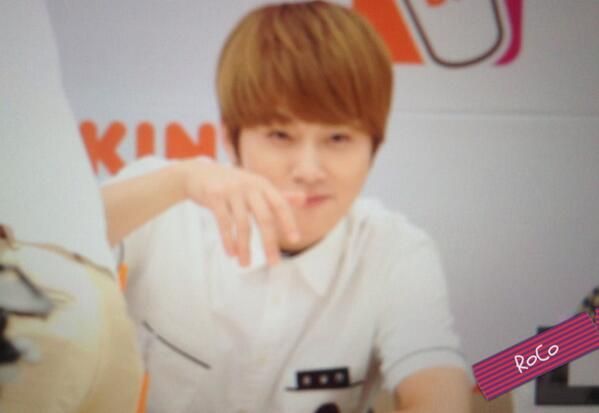 [PICS] [16.06.13] JunHyung @Dunkin Donuts fansign BM3D1ejCQAIEzMd_zpse7086cbd