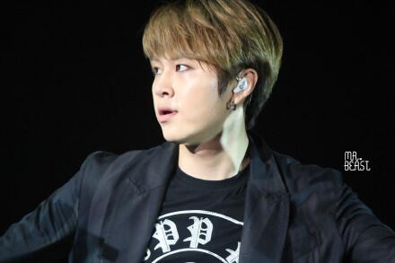 [PICS] [27.06.13] Junhyung @ AIA Kpop Concert BN2mIccCYAAYhbh_zpsc12d2ac3