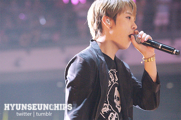 [PICS] [27.06.13] Junhyung @ AIA Kpop Concert BN5vCEaCIAAIMQd_zps830ccaeb