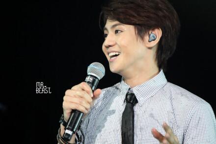 [PICS][27.06.13] Yoseob @ AIA Kpop Concert BN6NQV7CIAEQvRW_zps5c07eea2