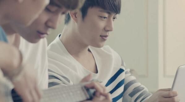 [PICS] [05.07.13]BEAST SHINSEGAE DUTY FREE Capture BOZ1a4zCYAA7rAJ_zpsc62fa2a7