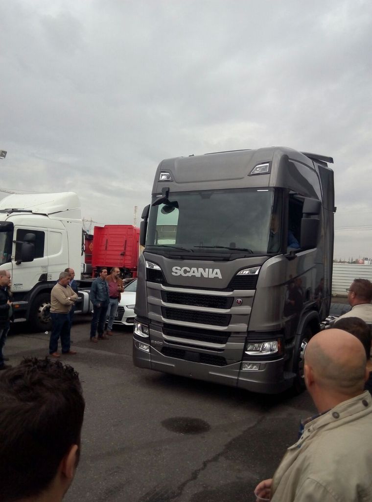 Exhibicion en concesionario Scania Valladolid 22-10-2016 IMG-20161128-WA0013_zpslhvwrhrb