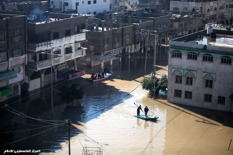 آثار المنخفض الجوي الذي ضرب فلسطين وتشريد العشرات من العائلات في غزة من بيوتها وجهود طواقم الدفاع المدني و المواطنين و فصائل المقاومة في مساعدة المتضررين و جهود IMG_9912_zps631f95e6