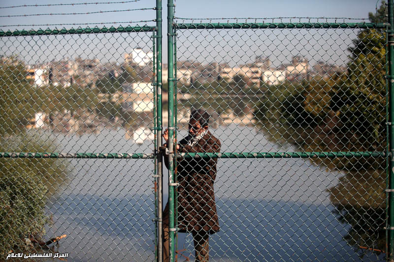 آثار المنخفض الجوي الذي ضرب فلسطين وتشريد العشرات من العائلات في غزة من بيوتها وجهود طواقم الدفاع المدني و المواطنين و فصائل المقاومة في مساعدة المتضررين و جهود IMG_9985_zpsb942008c