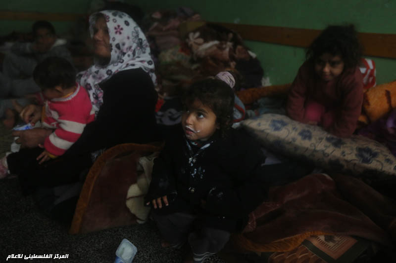 آثار المنخفض الجوي الذي ضرب فلسطين وتشريد العشرات من العائلات في غزة من بيوتها وجهود طواقم الدفاع المدني و المواطنين و فصائل المقاومة في مساعدة المتضررين و جهود JB4A9937_zps1a562a52
