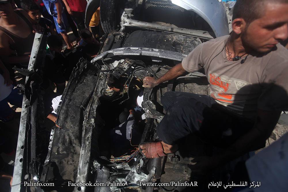 مسعفون: مقتل نشطين فلسطينيين في غارة جوية إسرائيلية على غزة IMG_0682_zps12afb463