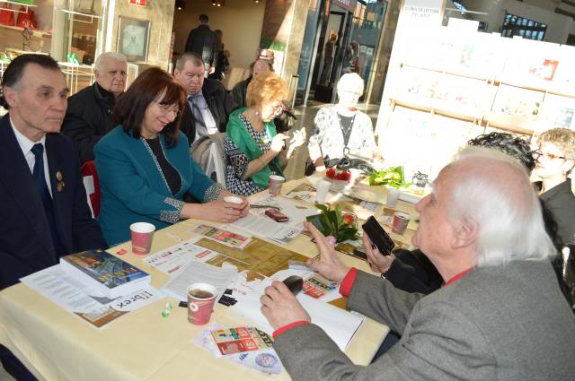 12 MARTIE 2014, participarea Asociatiei Universul Prieteniei la Targul de carte LIBREX- Iasi 10-005_zps0f3ce3b8