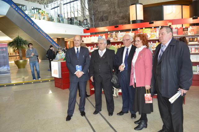 12 MARTIE 2014, participarea Asociatiei Universul Prieteniei la Targul de carte LIBREX- Iasi 3-003_zpsf55b3fed