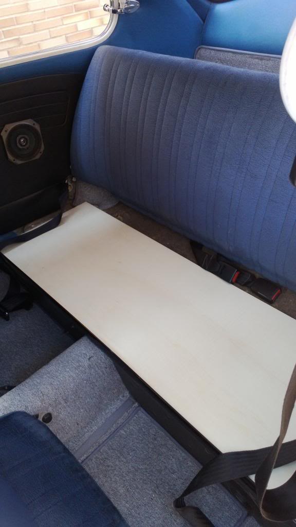 Debajo del asiento trasero Madera_zpsab6f139a