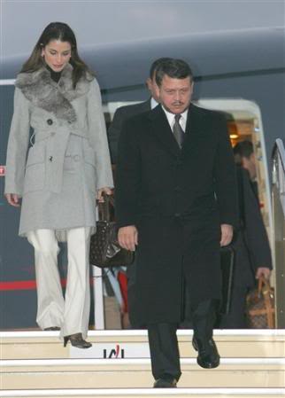 Reina Rania de Jordania. - Página 4 Japon_diciembre