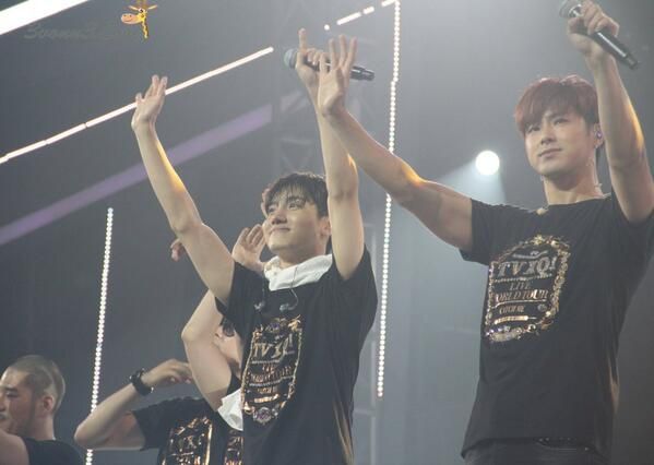 {18.05.2013} TVXQ! Live Tour "CATCH ME" en Malaisie  BKol-U6CUAIBRZ6_zpsbb690158