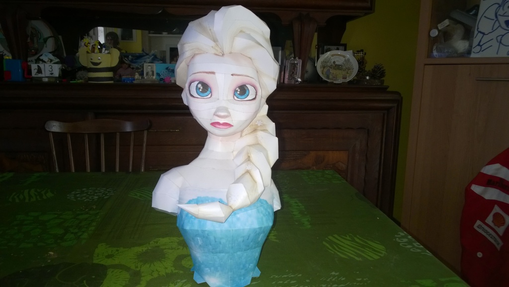 Buste Elsa Frozen by Juke fini Temporary_zpsnq0zpe9e