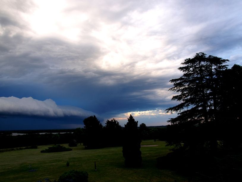 Nuages et arc en ciel XPC184783