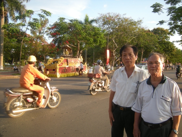 tang - THĂM NHÀ THẦY LÊ ĐÌNH NINH , HỒ DĂNG HUY, CAO XUÂN DUẪN , LÊ NGỌC KHỞI C6c4ea16-a7c7-40c4-a32b-7499a610596c_zpsb1d7df3b