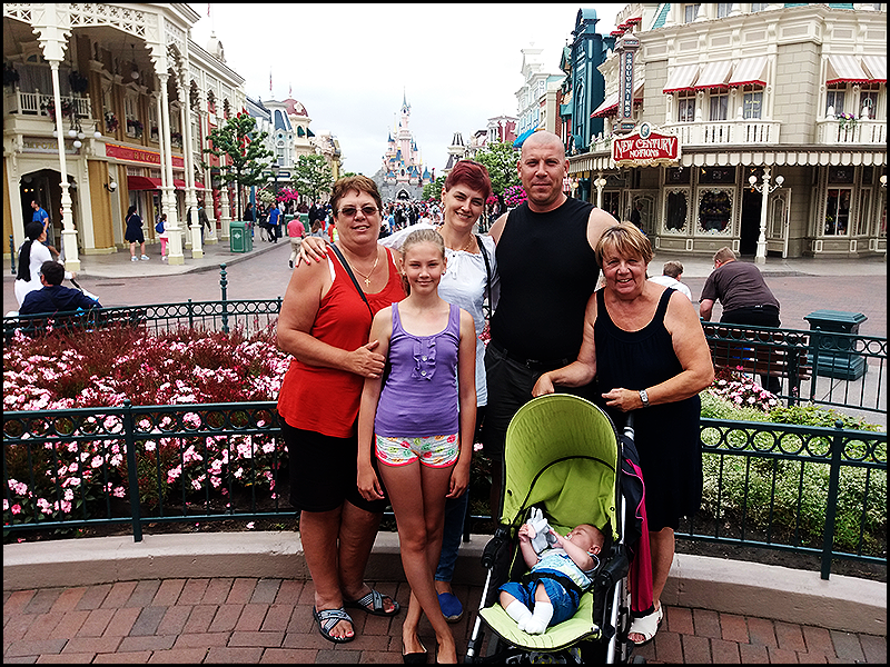 TR : Séjour suprise pour ma belle-famille du 08 au 10 août au Disneyland Hotel - Page 2 03_zps5ec5xkk9