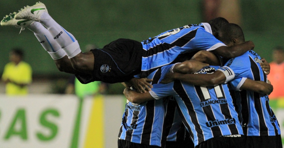 3ª Rodada Grupo A: Grenal x Deimon Jogadores-do-gremio-comemoram-o-gol-marcado-por-marco-antonio-o-segundo-do-time-contra-o-bahia-1337305967178_956x500