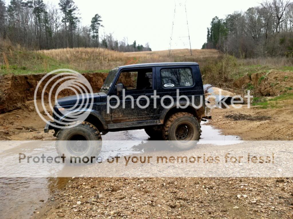 Crossing the dry creek SAMMYINTHECREEK_zps33d29280