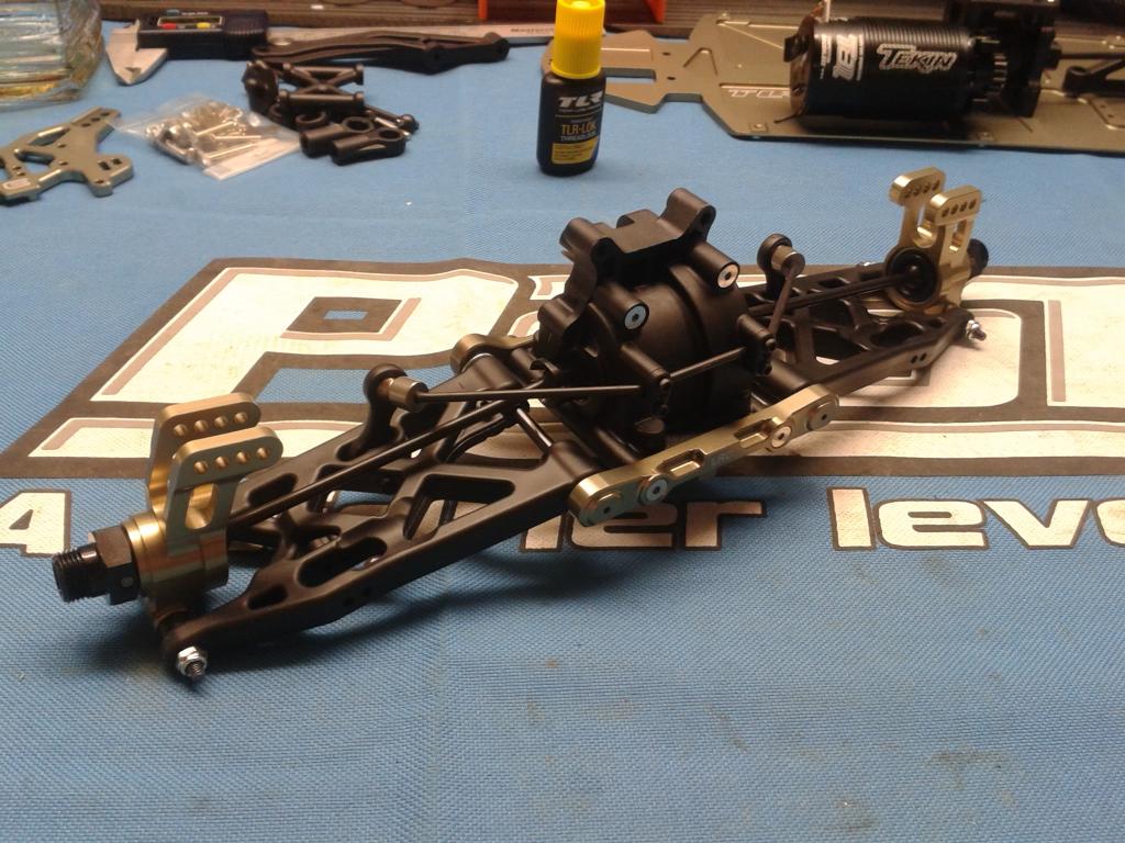 TLR 8IGHT-E 3.0 (Build) Terminé  - Page 2 20150215_204410_zpsc5fa436f