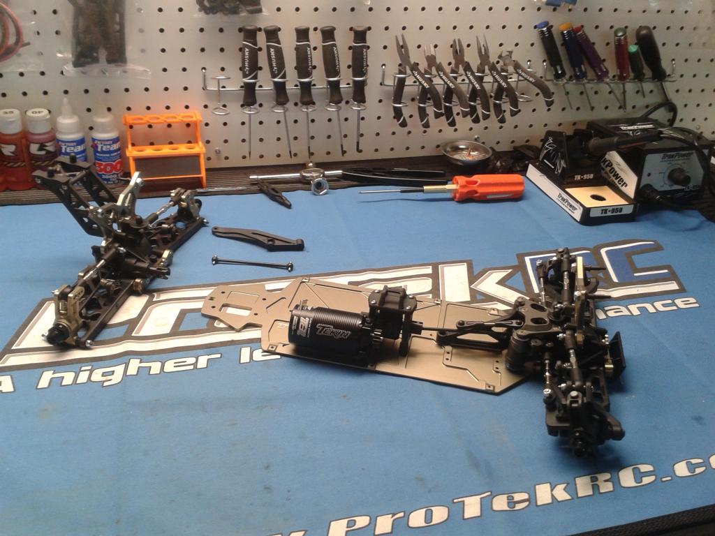 TLR 8IGHT-E 3.0 (Build) Terminé  - Page 2 20150215_212533_zps04098c9e