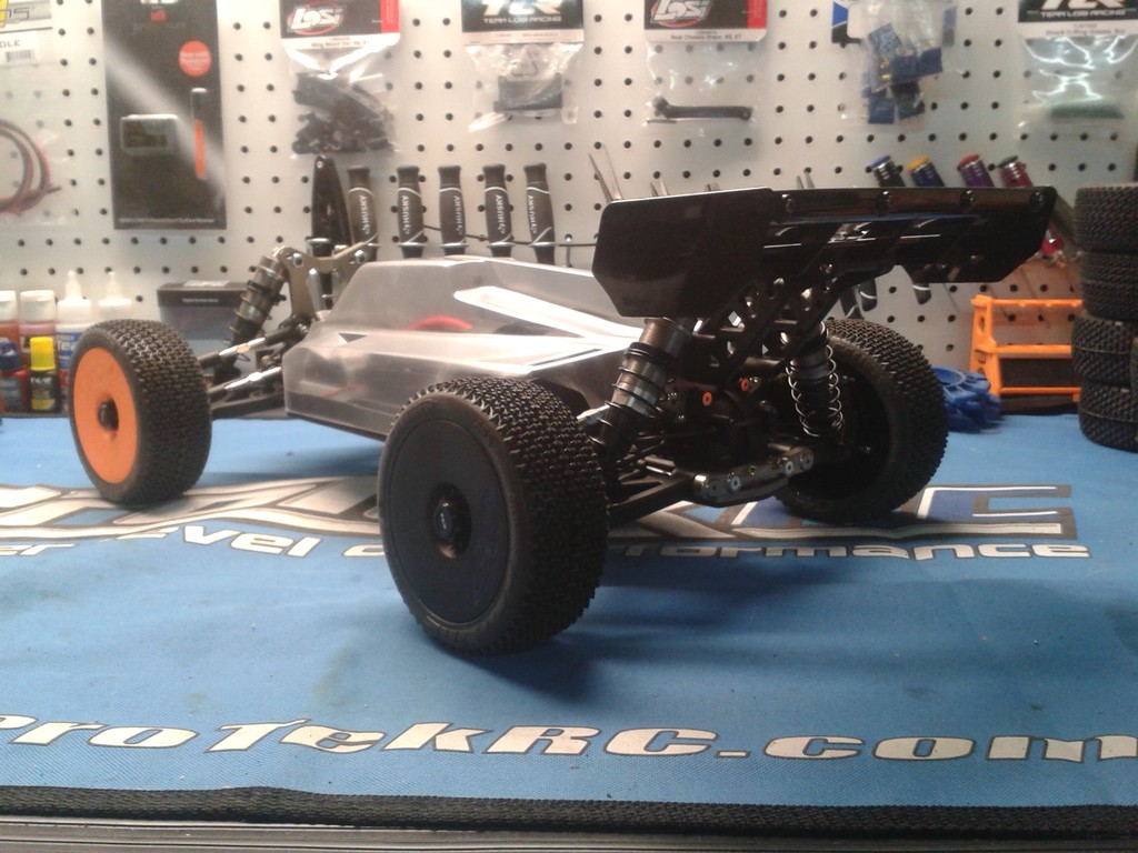 TLR 8IGHT-E 3.0 (Build) Terminé  - Page 3 20150327_121804_zps30lx2i3u