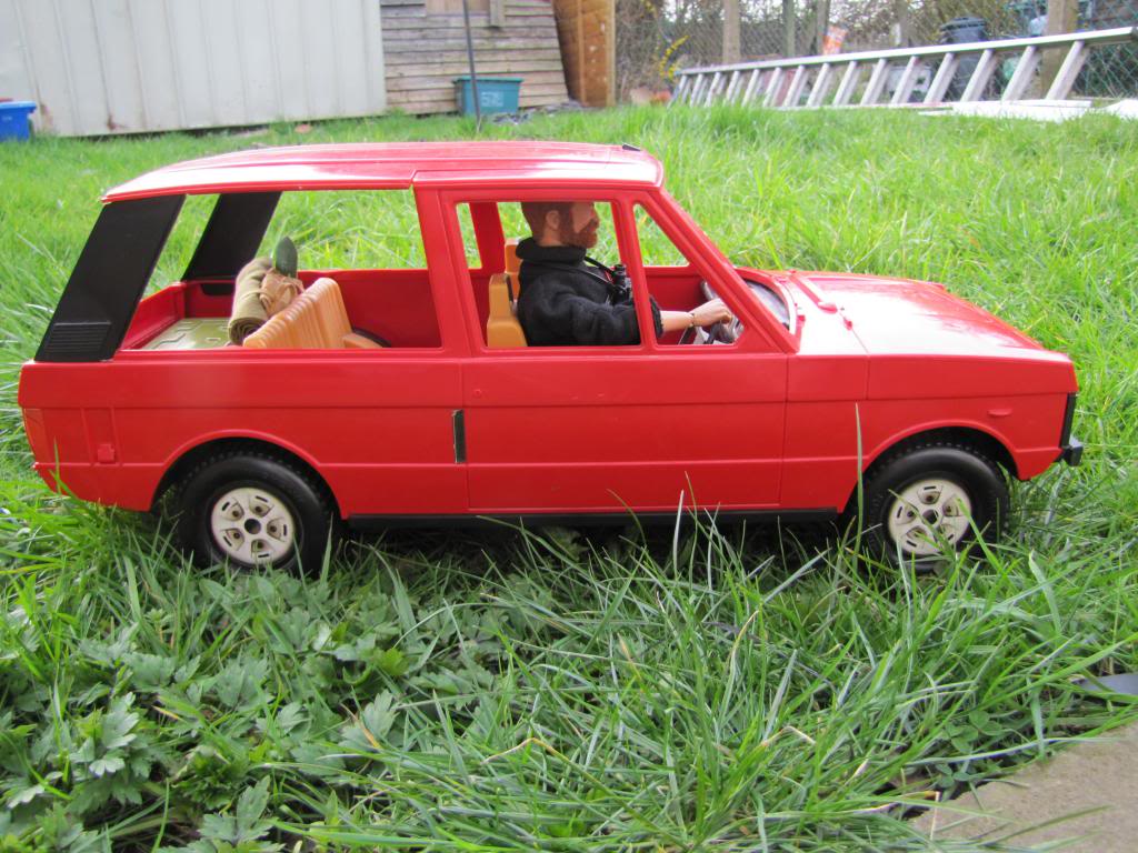 1/6 scale range rover (yes ok it is Sindy) lol T003_zps9fdd4694