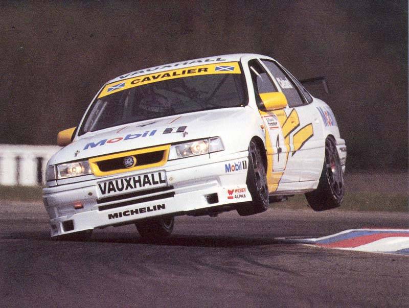 F&V: Volando Bajito en 4 ruedas 1995-BTCC-Thruxton-Vauxhall-Cavalier-John-Cleland_zps66135dd1