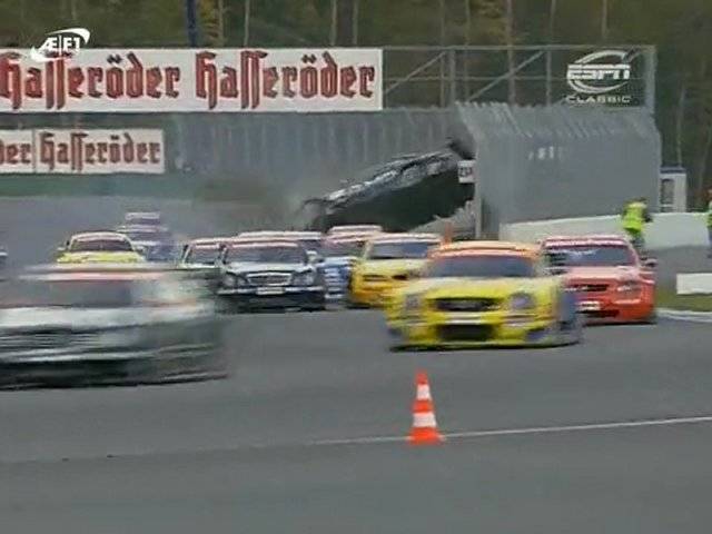 F&V: Volando Bajito en 4 ruedas EGp5N3M3MTI_o_dtm-2002-alesi-huge-crash-live_zps23a2b23c