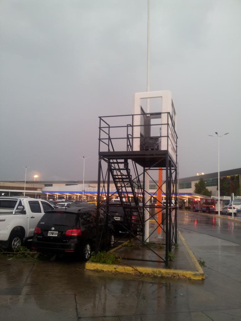 DAÑOS EN EL AEROPUERTO DE EZEIZA POR LA ULTIMA TORMENTA 20131202_183925_zpse56873c3