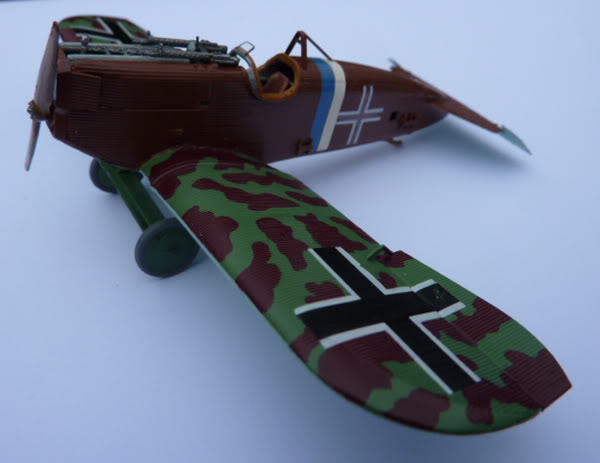 JUNKERS D. 1 version courte [Roden] 1/72  (jud1) - Page 2 P1000945