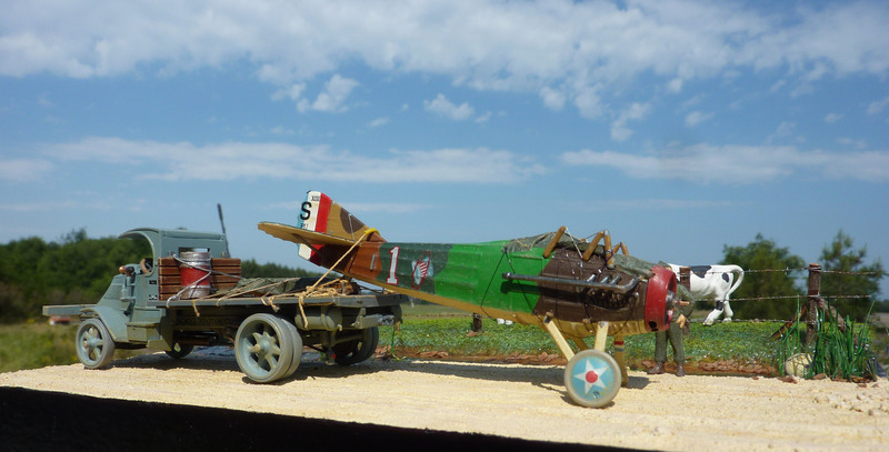 "Sacré nid de poule" avec le Spad de Eddie Rickenbacker et un Mack AC P1040714%20bis_zpsrrye0ec6